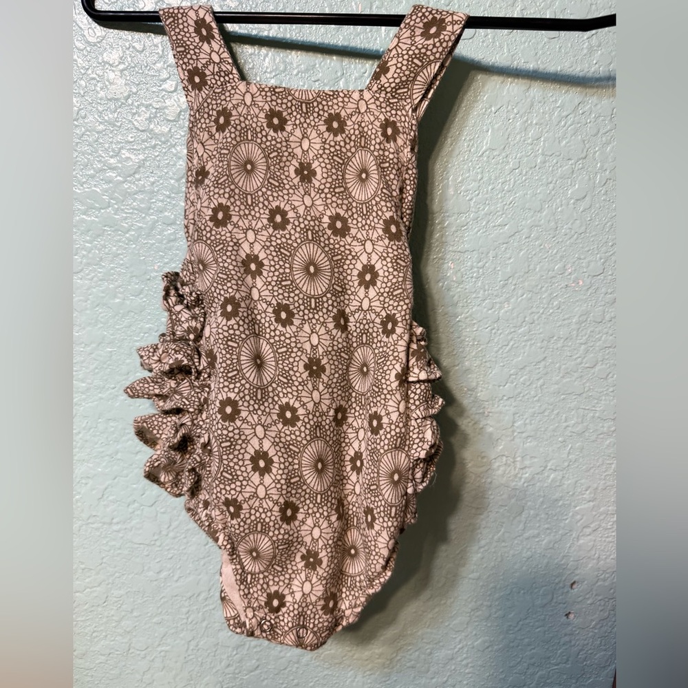 Kate Quinn baby girl romper 6-12months